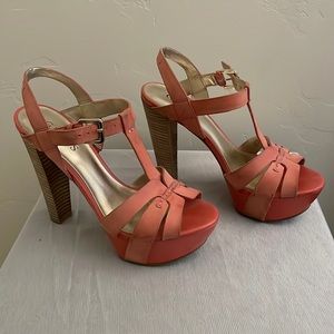 Guess size 6 Two-Tone Coral Platform Sandals.